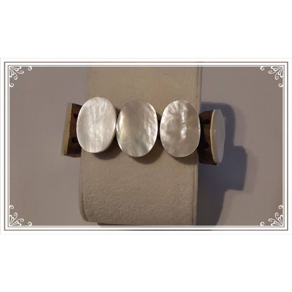 Gorgeous Reversible Oval Mother of Pearl & Wood Stretch Bracelet